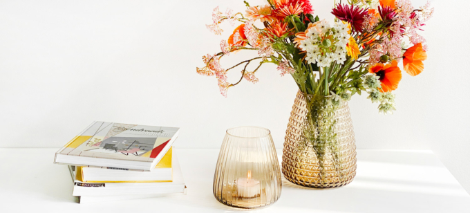 Dim Vase Amber Light