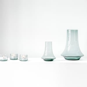 spinn vase with dim tealights