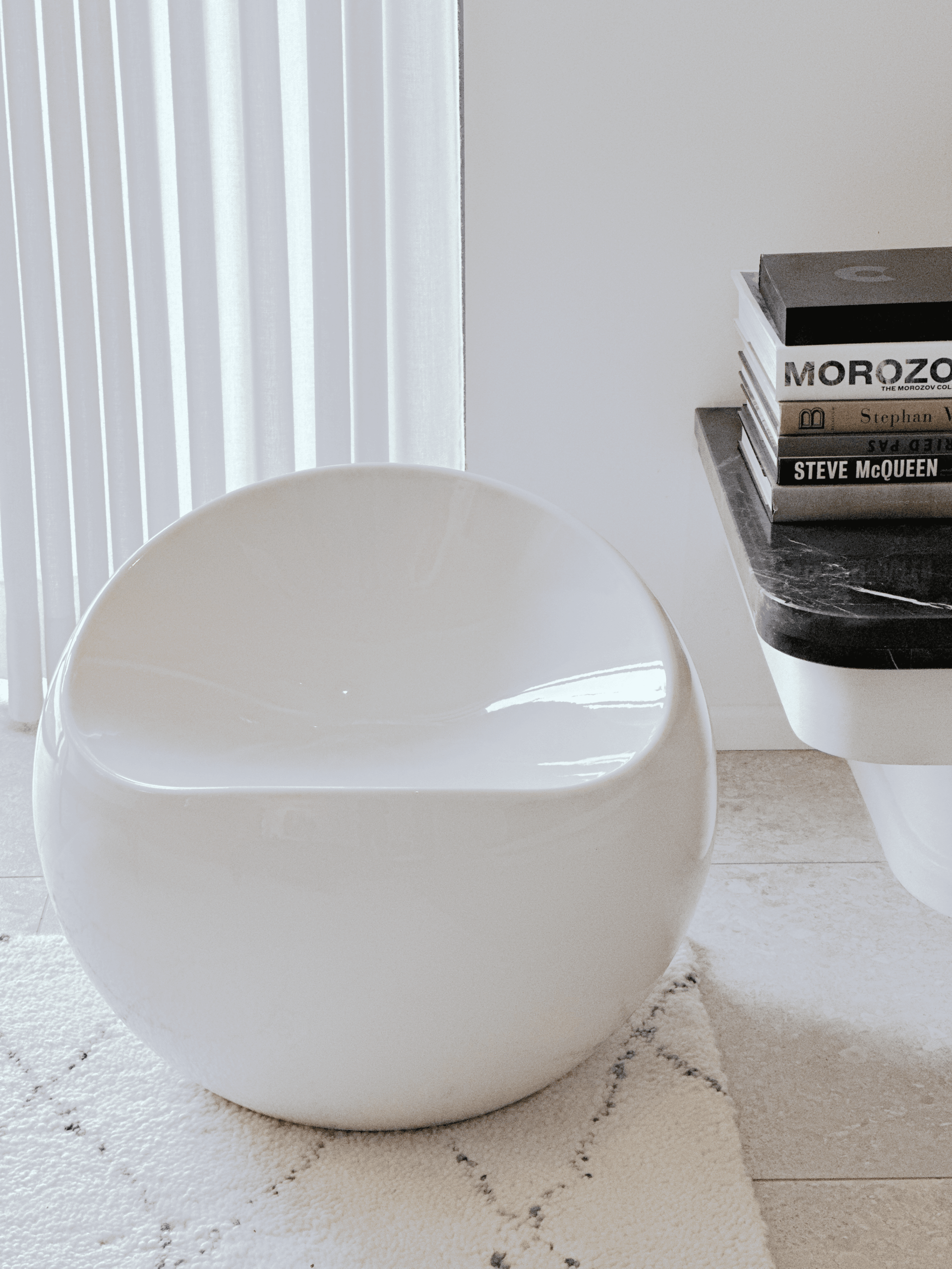 XLBOOM-LOOKBOOK_BALL CHAIR GRITE SHINY