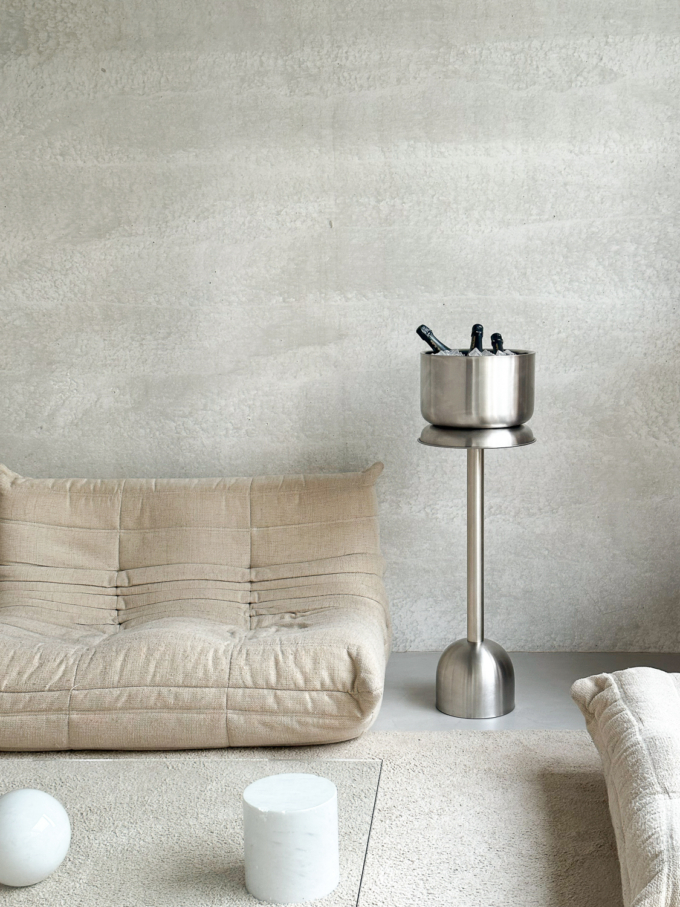 XLBOOM-LOOKBOOK_DIABLO PURE STAINLESS_TRAY TABLE_MAGNUM_PIETER PEULEN