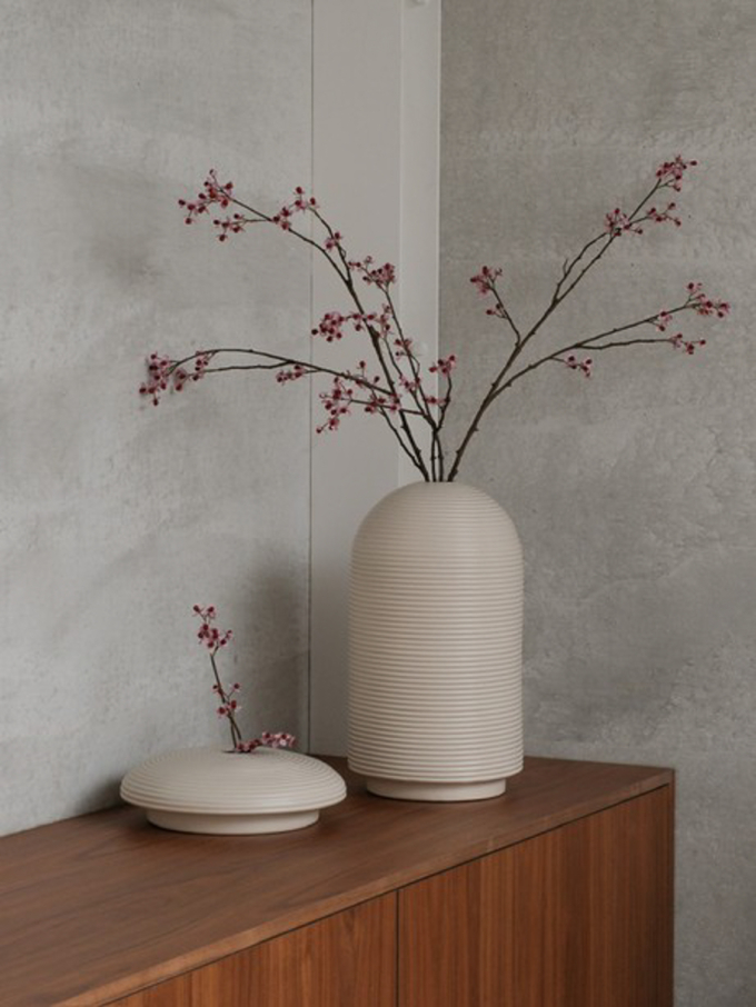 Table with ribbed vases in natural colors