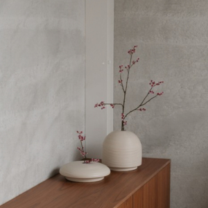 Table with ribbed vases in natural colors