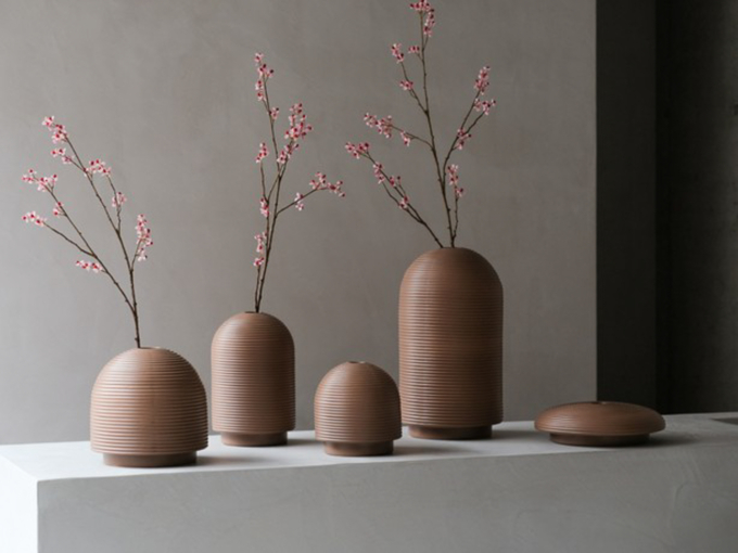 Table with ribbed vases in natural colors