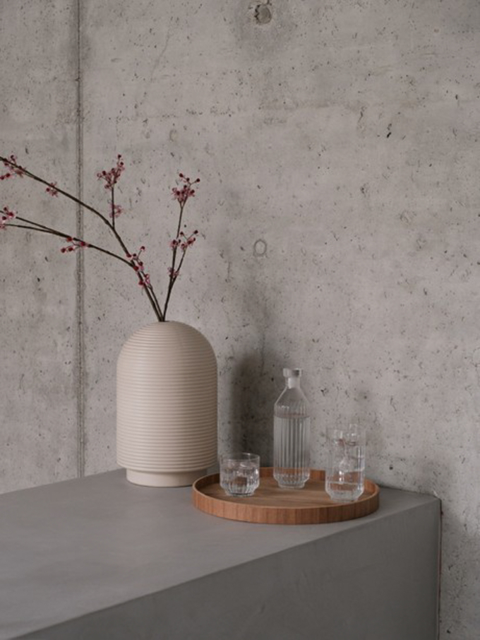 Table with ribbed vases in natural colors
