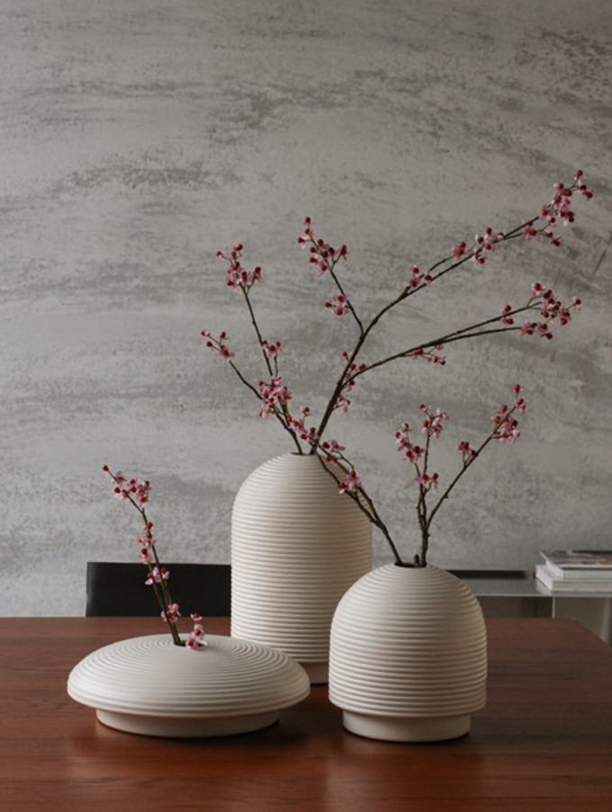 Table with ribbed vases in natural colors