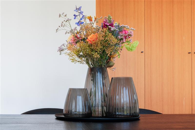DIM 2.0 three vases in grey and a Bao tray black